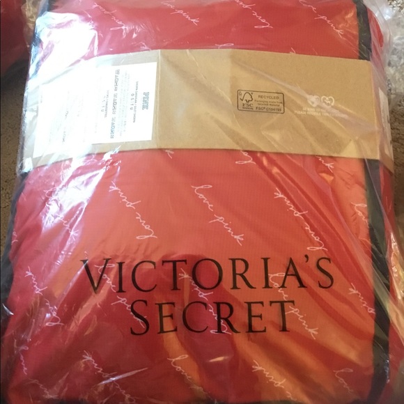 Pink Victoria’s Secret Sherpa Cardigan Gift Set NWT - Picture 4 of 8